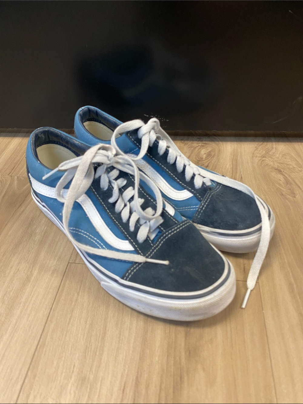 Vans Old Skool Sneakers in Navy and White Women